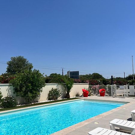 Brit Hotel Salon De Provence Екстериор снимка
