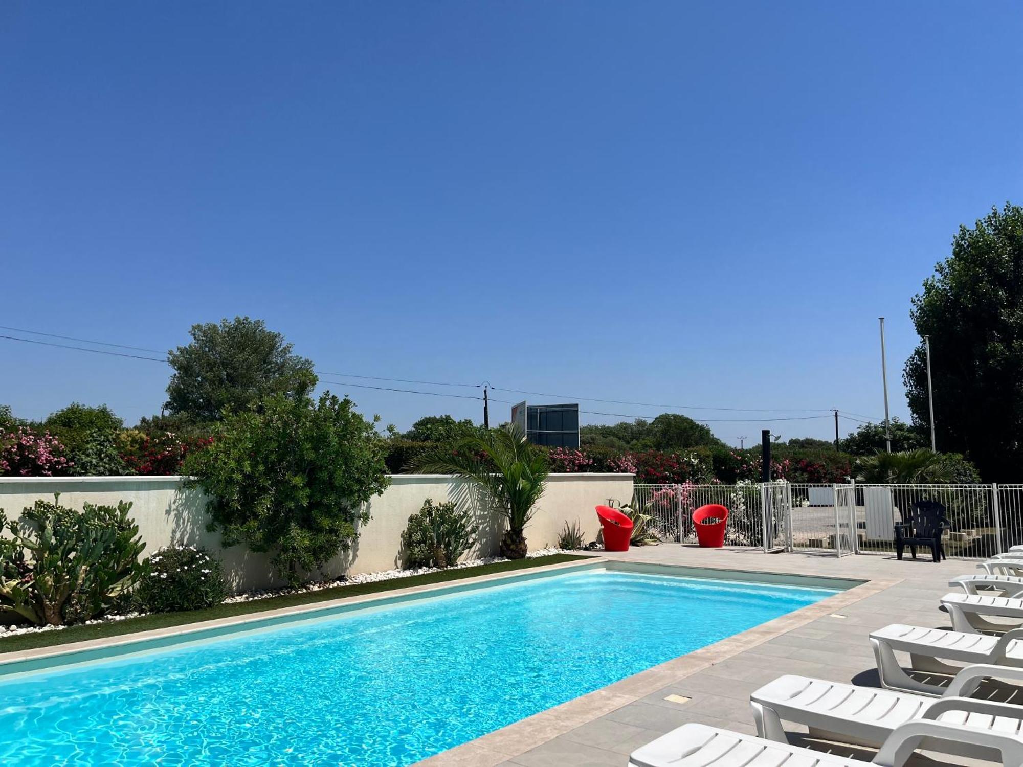 Brit Hotel Salon De Provence Екстериор снимка