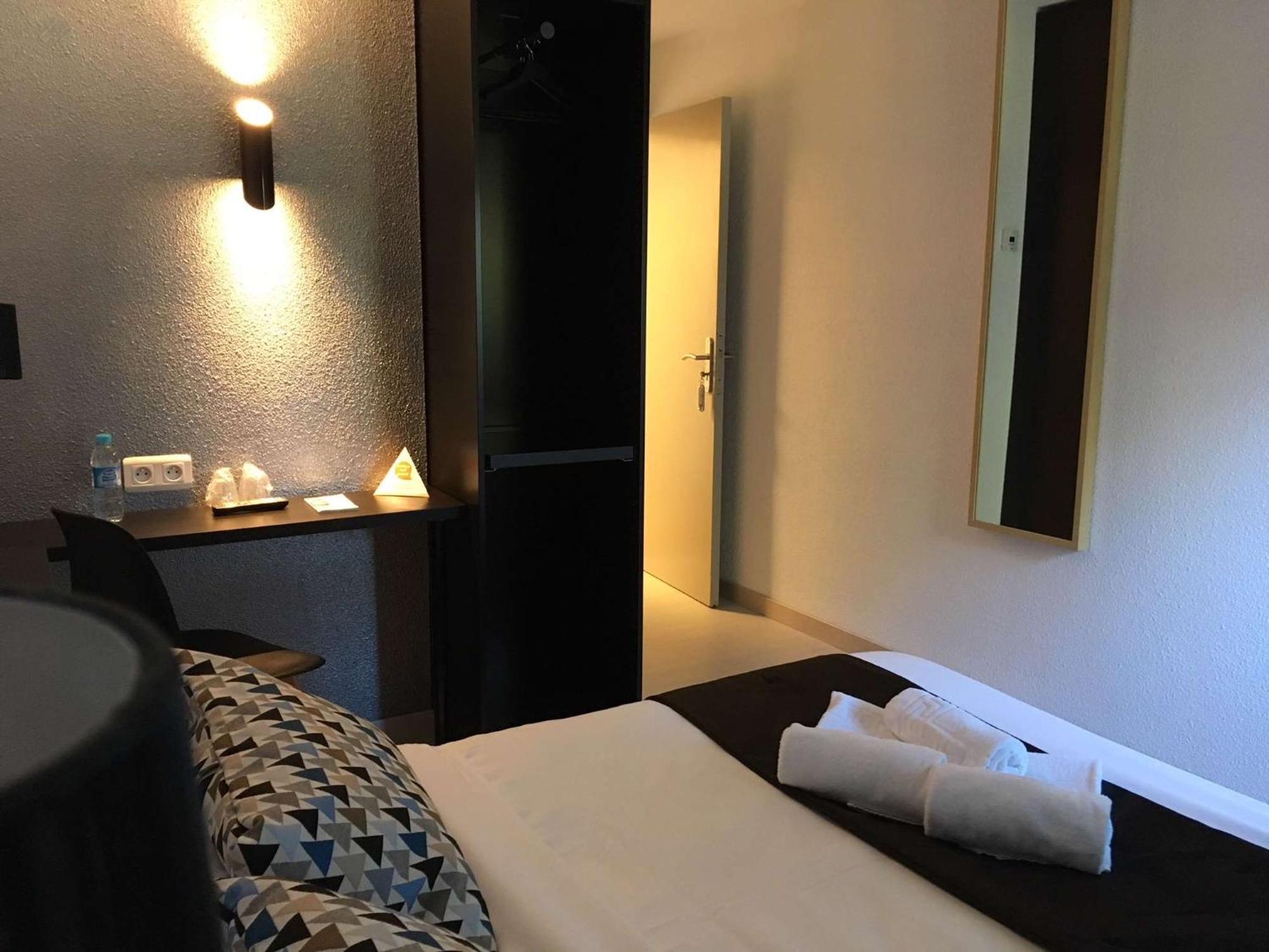 Brit Hotel Salon De Provence Екстериор снимка