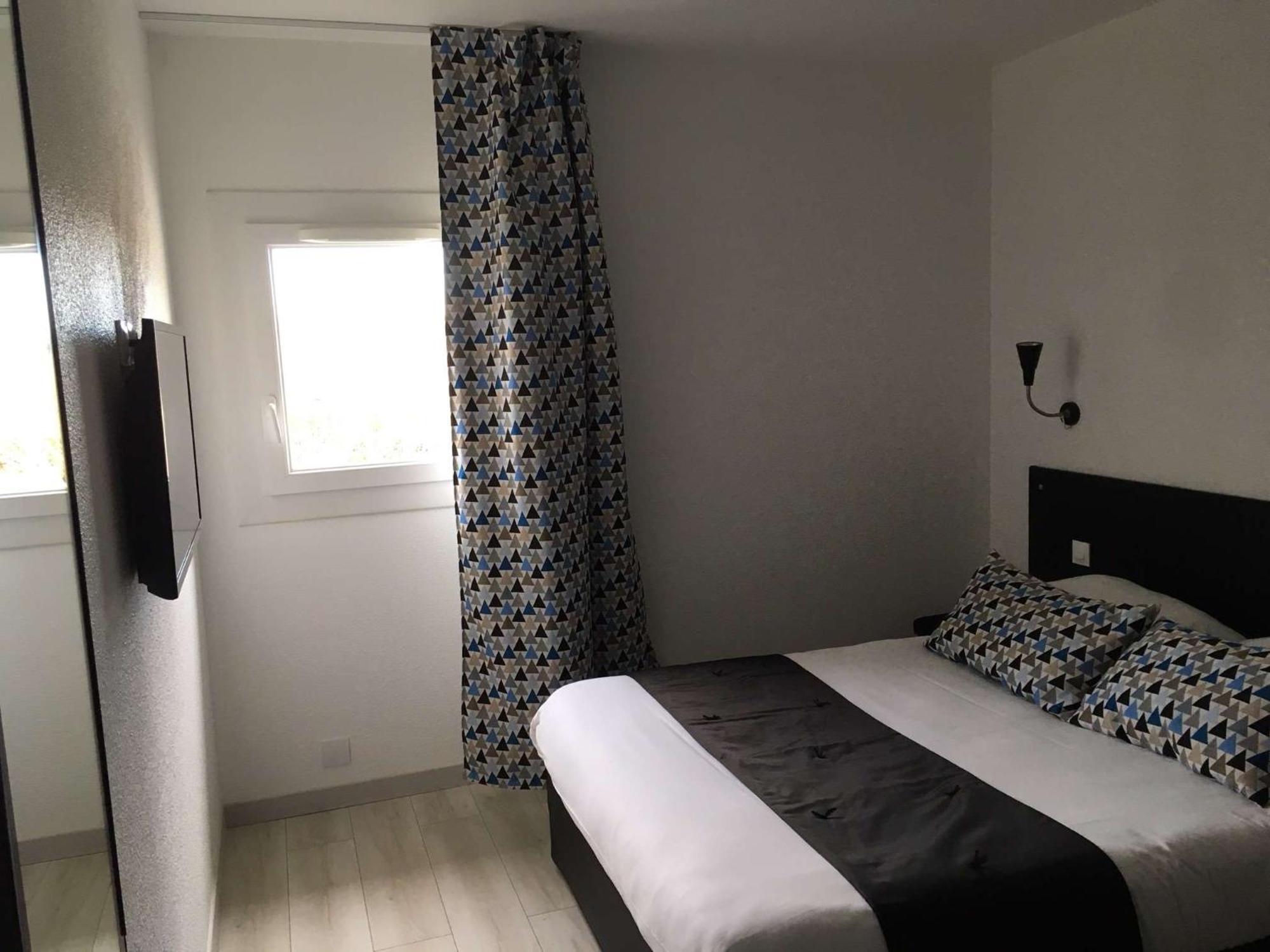 Brit Hotel Salon De Provence Екстериор снимка