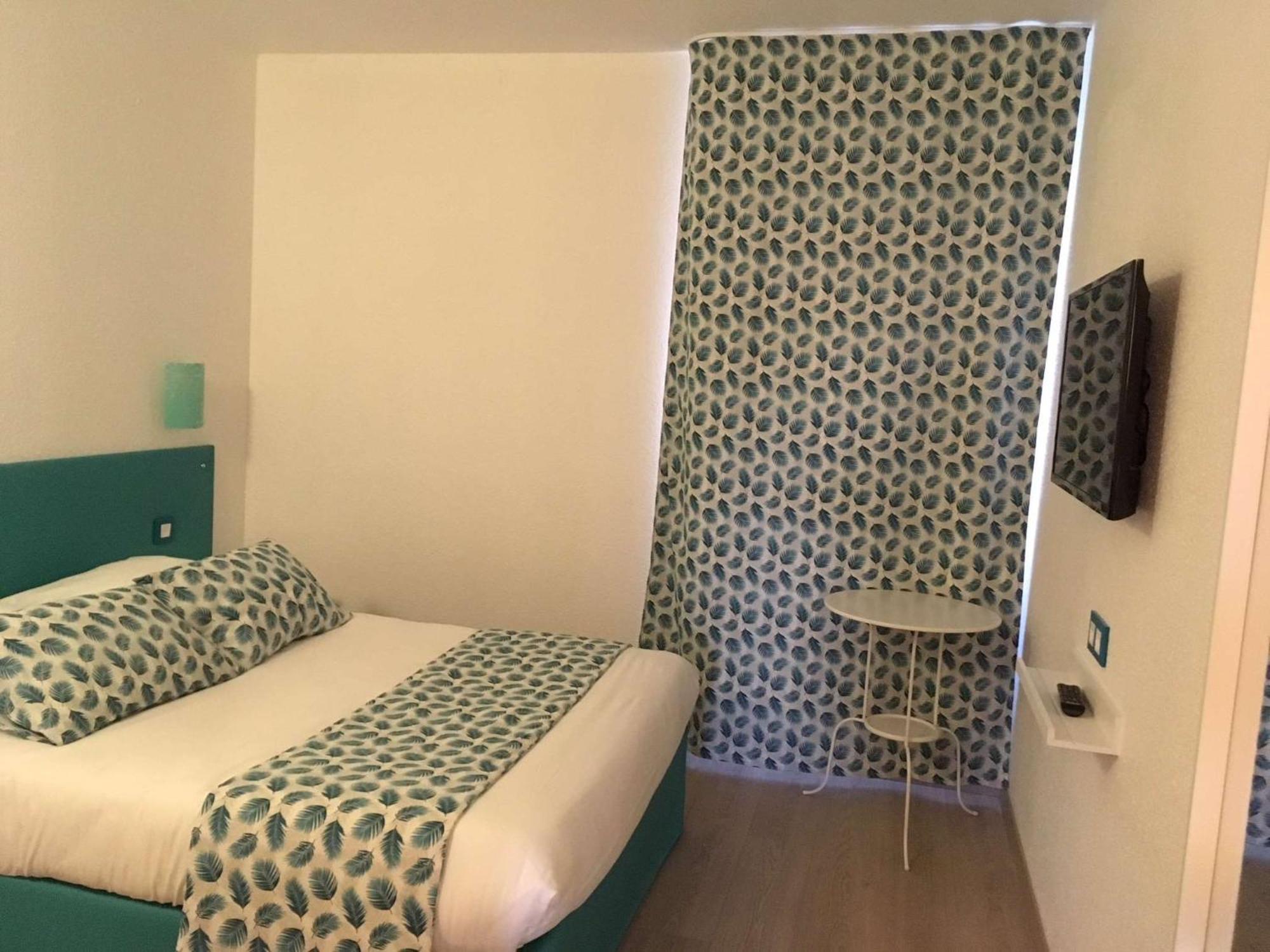 Brit Hotel Salon De Provence Екстериор снимка