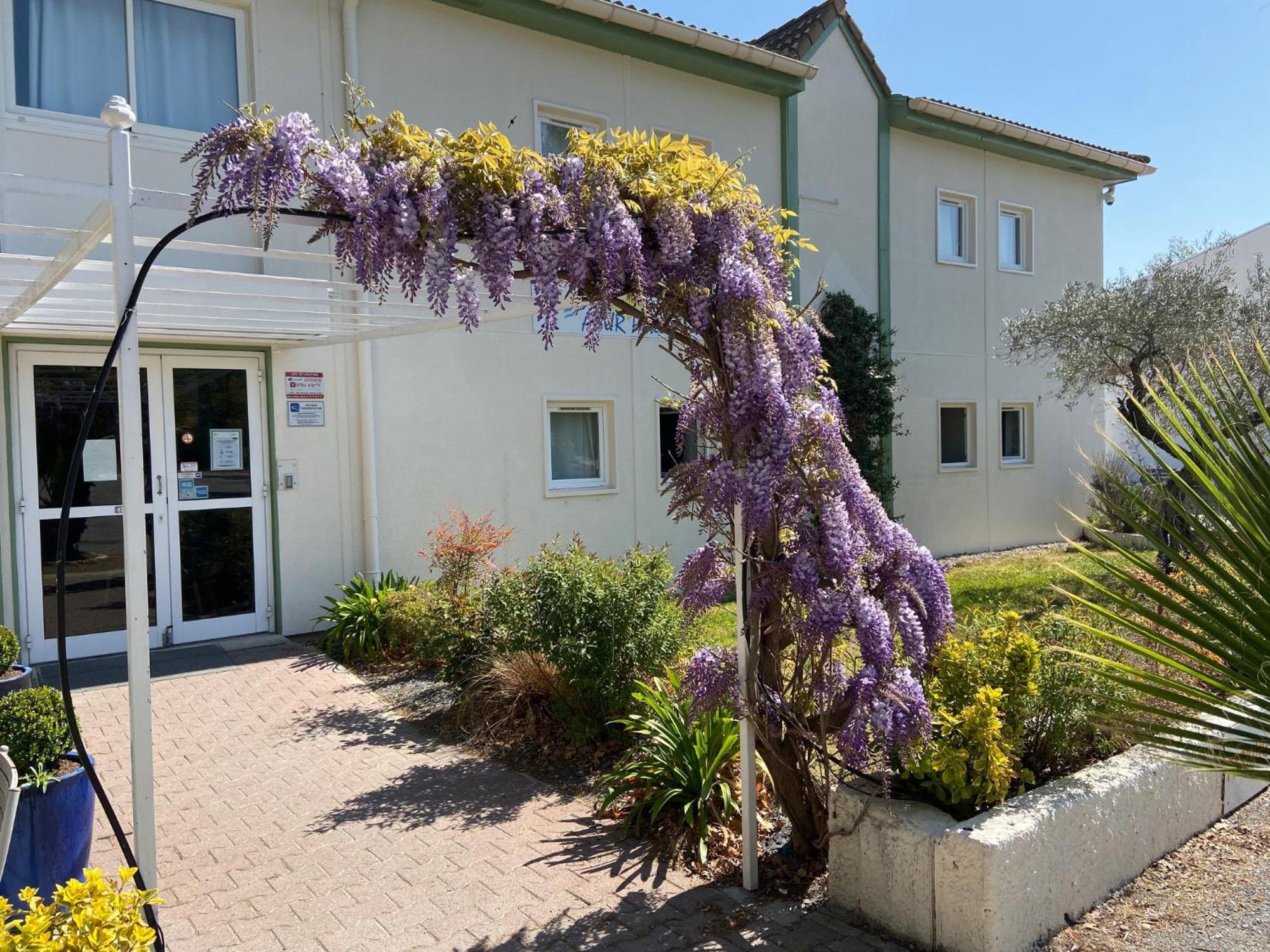 Brit Hotel Salon De Provence Екстериор снимка